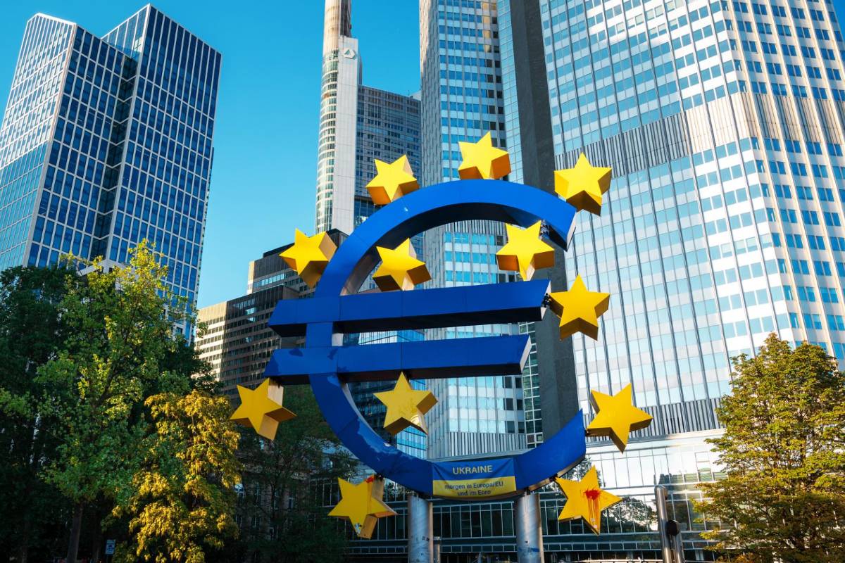 Europa fecha em queda arrastada por techs e indústria