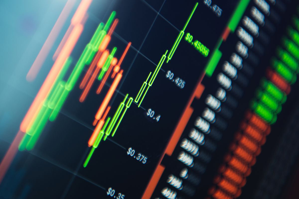 Mercados caem com dados ruins; Petrobras segura Ibovespa